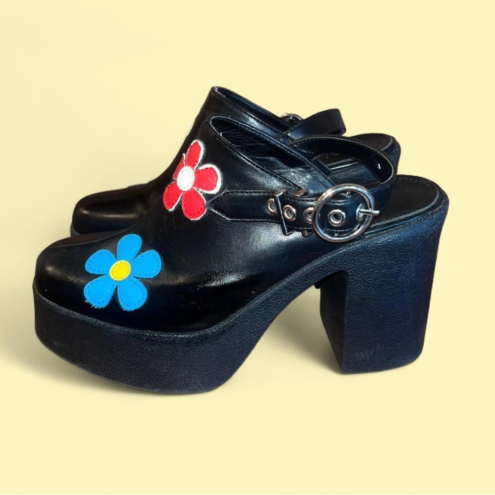 La Moda Floral Embellished Black Platform Clogs
